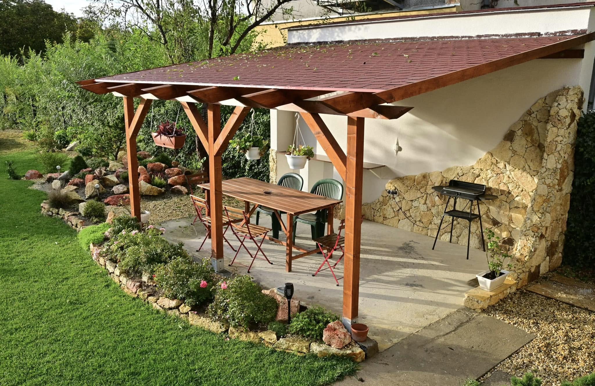 Elkészült pergola és terasztető